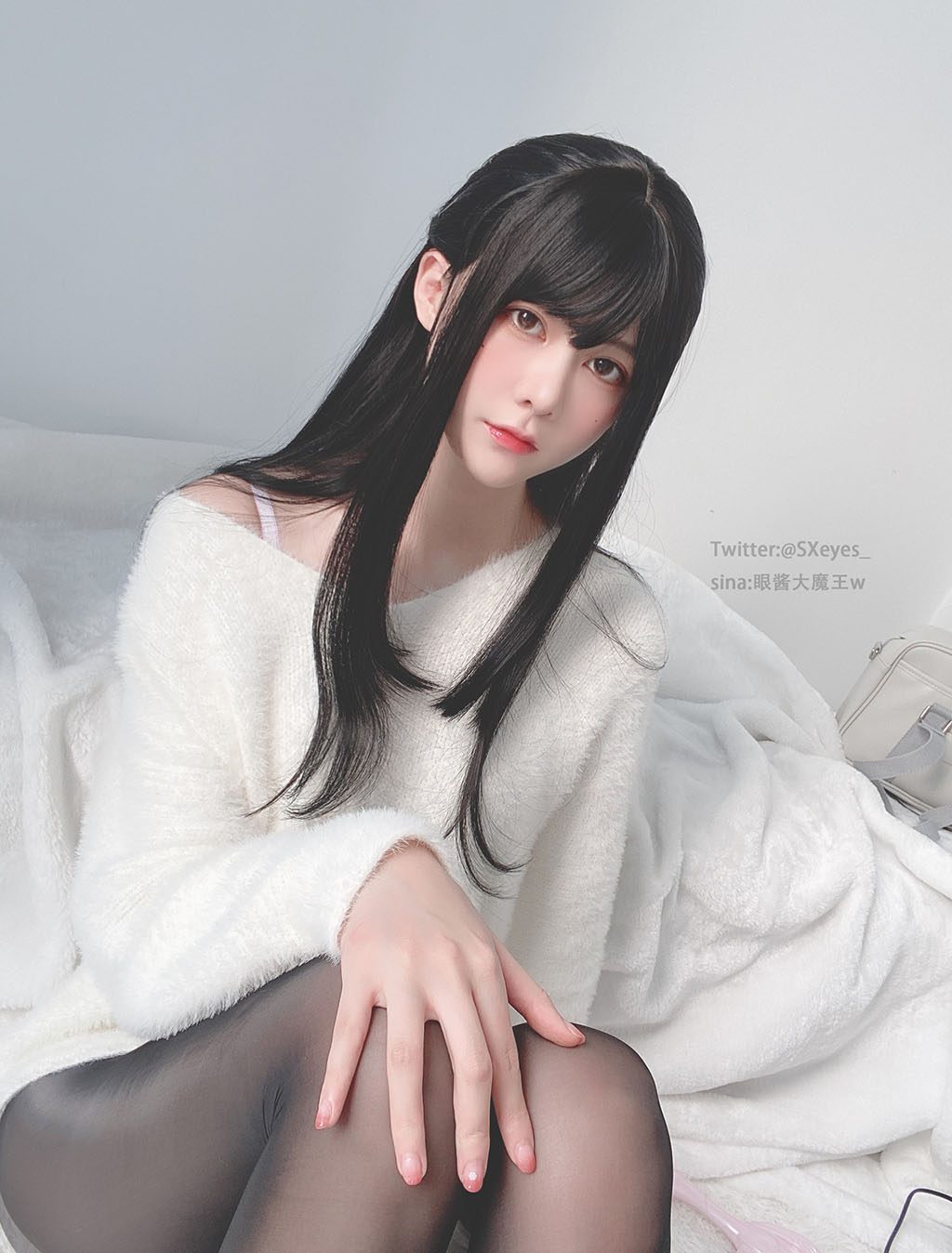 眼酱大魔王w 毛衣黑丝 [39P+1V]