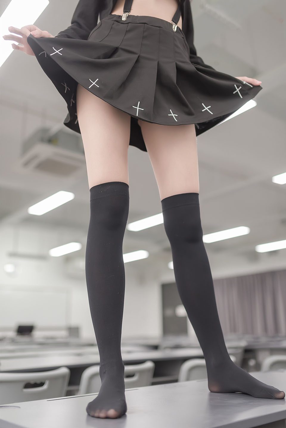风之领域 No.011 教室里的黑丝少女 [50P]