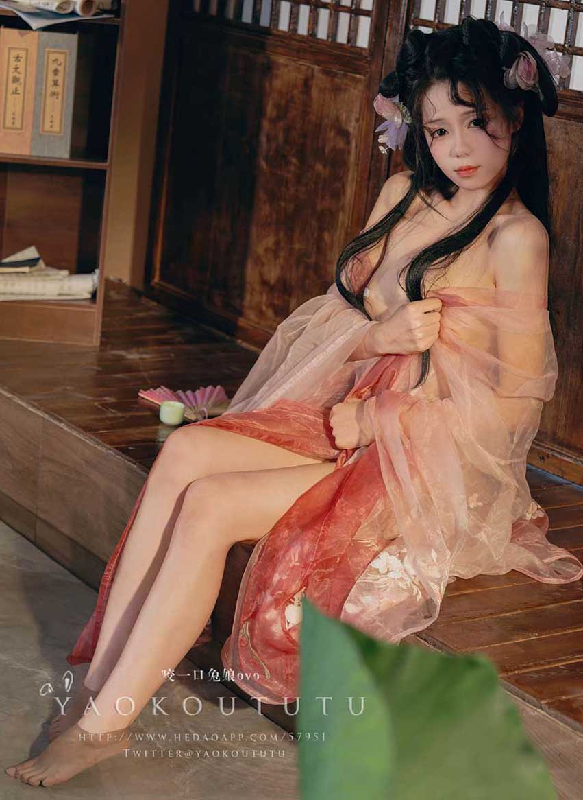 咬一口兔娘 醉倒荷塘边 [49P+1V]